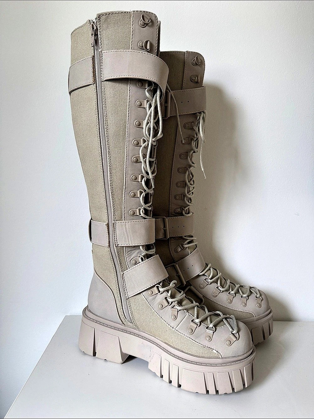 Dolls Kill Combat Boots Beige US 9M - BNNW